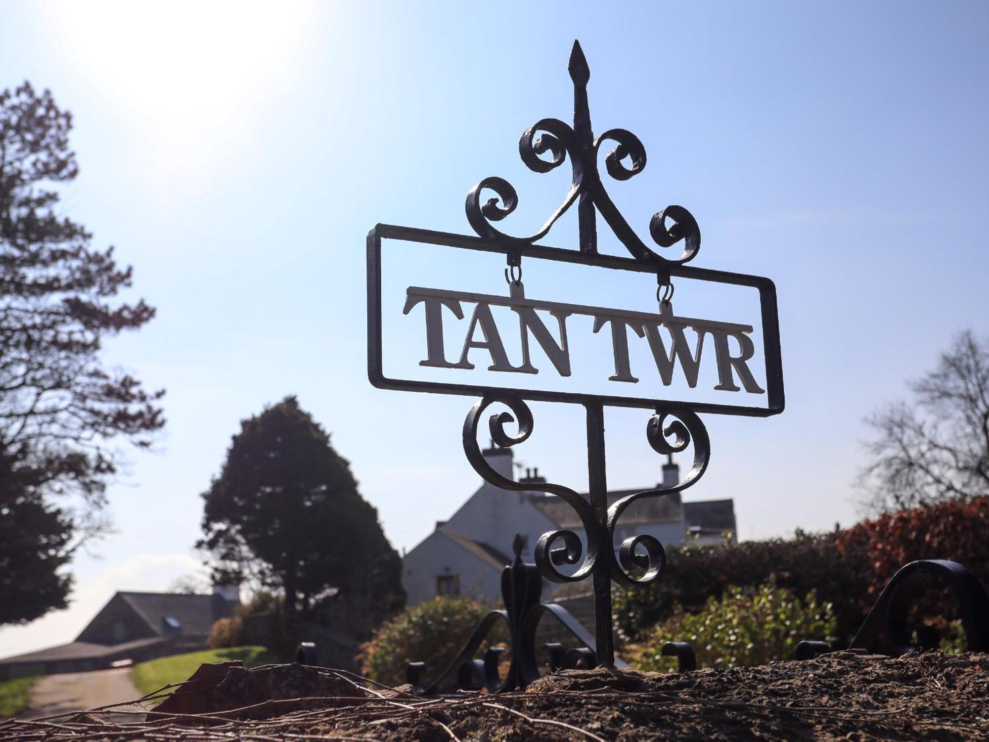 Tan Twr Farm Cottage Dwyran Eksteriør bilde